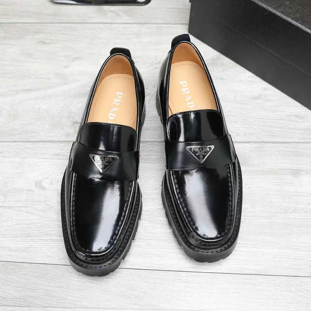 Men's shoes 💰540 💰💰🎩🎩【Prada】Counter 1:1⬆️original reproduction, absolute quality🆗original outsole, high-quality imported rubber, wear-resistant and non-slip, never degummed, upper material: imported first-layer cowhide➕anti-slip foam outsole, official website material, inner material: water-dyed leather lining, 6 colors available! Code number 38-45